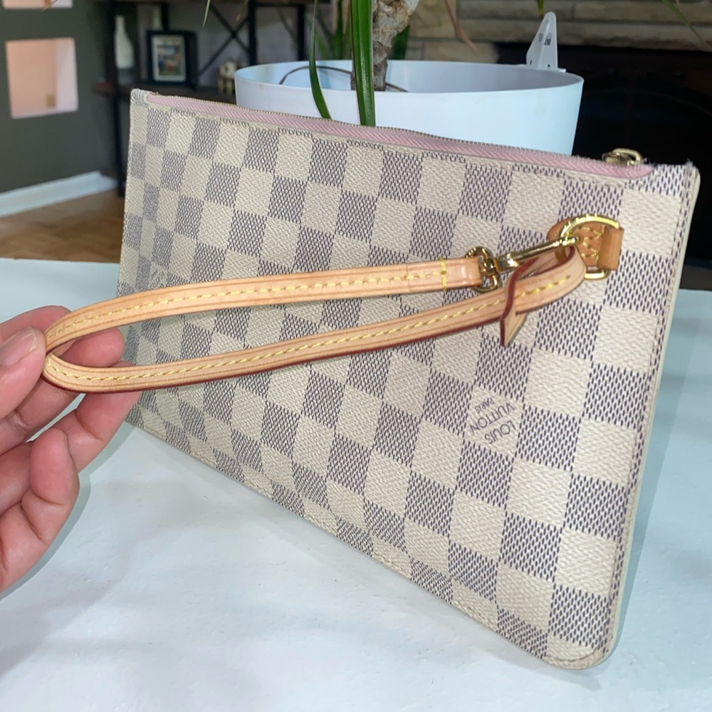 ❤️authentic pouch - Picture 3 of 14